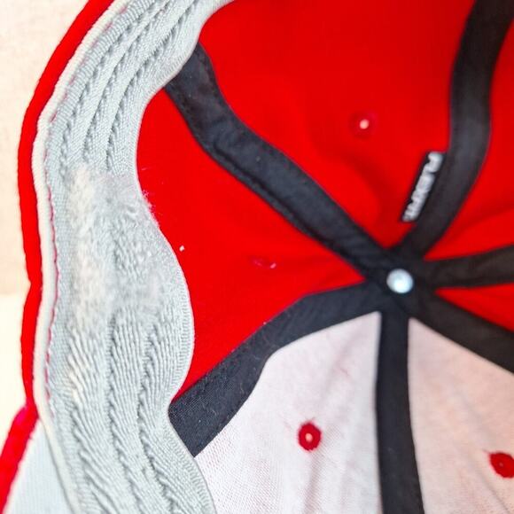 Wisconsin Badgers Red Hat - Embroidered White W Size Large/XL NCAA Big 10 - Picture 9 of 9